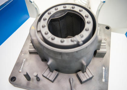 Ученые из СПбГМТУ и МИСиС впервые напечатали на 3D-принтере крупногабаритный корпус вертолетного двигателя