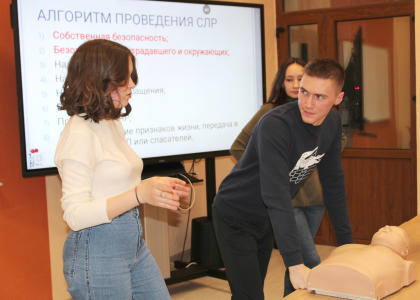 Студенты СПбГПМУ посетили Горный университет с лекцией о первой помощи