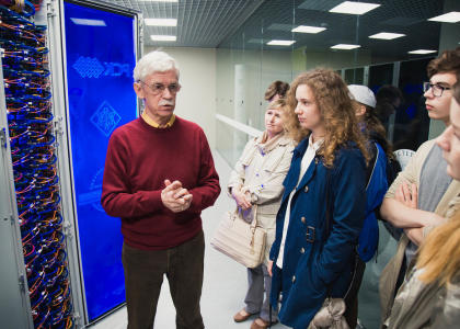 Политех изнутри: абитуриентам показали Суперкомпьютерный центр «Политехнический»
