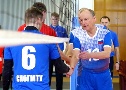 Волейболисты  СПбГМТУ сразились со сборной командой ветеранов ВФВ