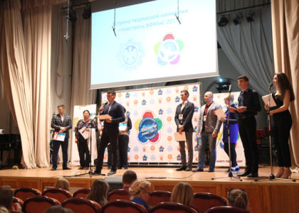 30 августа в Колонном зале Герценовского университета состоялась торжественная церемония закрытия встречи творческой молодежи «Навстречу ВФМС — 2017»