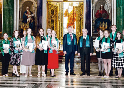 Церемония вручения дипломов с отличием в Исаакиевском соборе