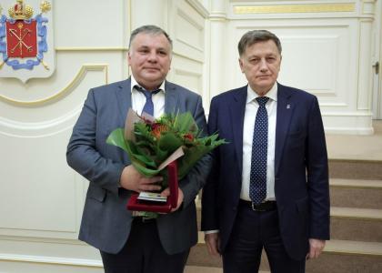 Ректору СПбГПМУ вручили почетный знак за вклад в развитие города