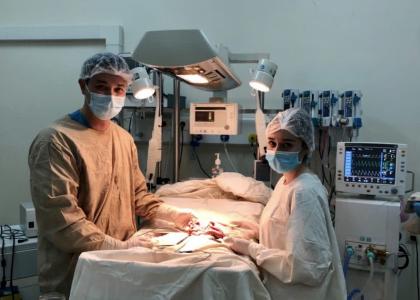 Врач клиники СПбГПМУ прооперировал младенца в Грозном