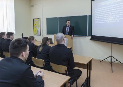 Перед студентами института военного образования СПбГМТУ выступил представитель союзного государства России и Беларуси