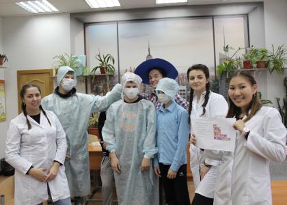 Студенты-волонтеры СПбГПМУ подготовили подарки для детей ко дню педиатра
